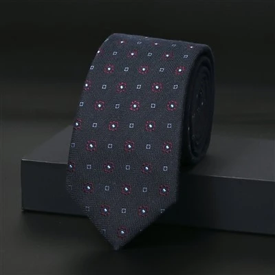 YiLi udobna kravata na točkice: elegancija crne viskoze